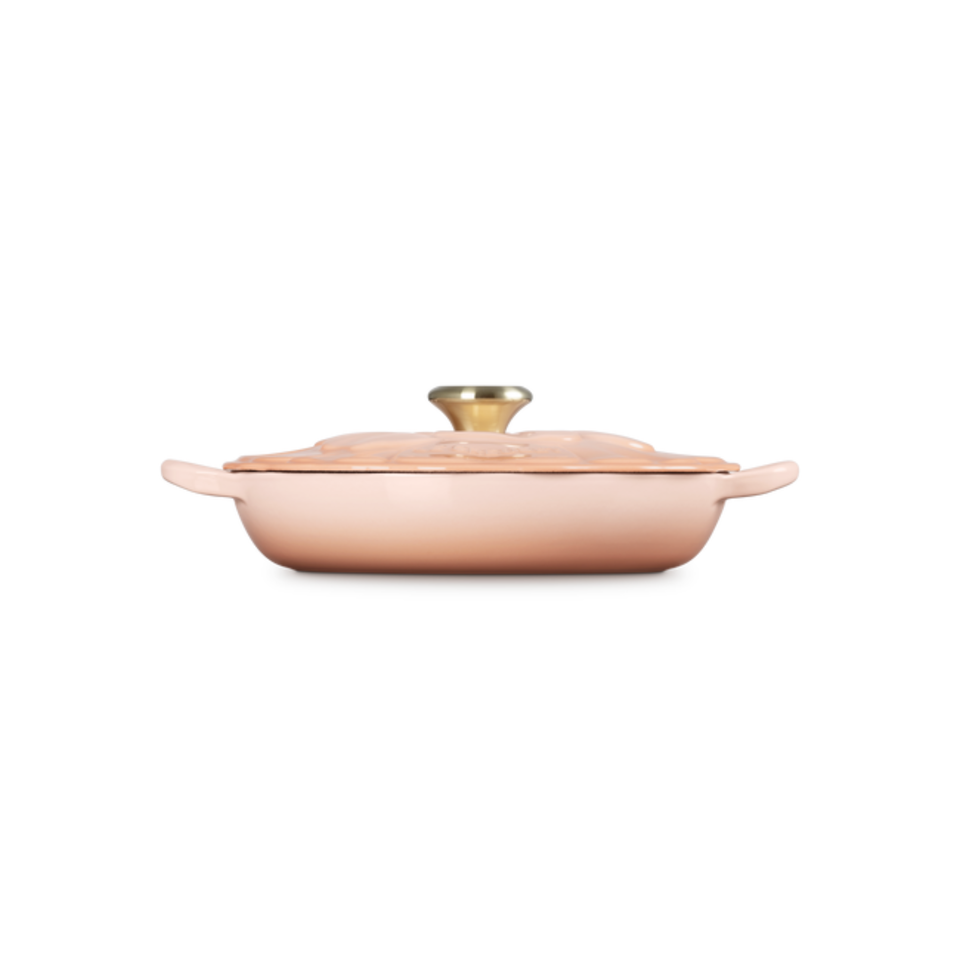 Caçarola Buffet Signature Petal Peche com Pegador Dourado 2,2L 26cm Le Creuset