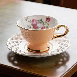 Jogo 4 Xícaras de Café com Pires New Bone China Mon Désir Borda Dourada 90ml L'Hermitage