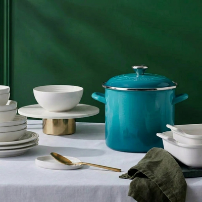 Kit Stockpot Bleu Riviera 26cm + 4 Bowls Redondos Branco 16cm Le Creuset